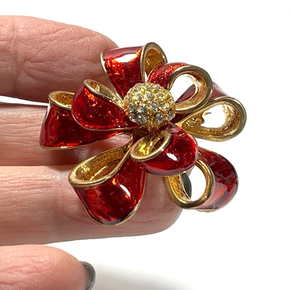 Vintage Kenneth Cole KC Gold Red Enamel Ribbon Bow Brooch - Picture 10 of 10